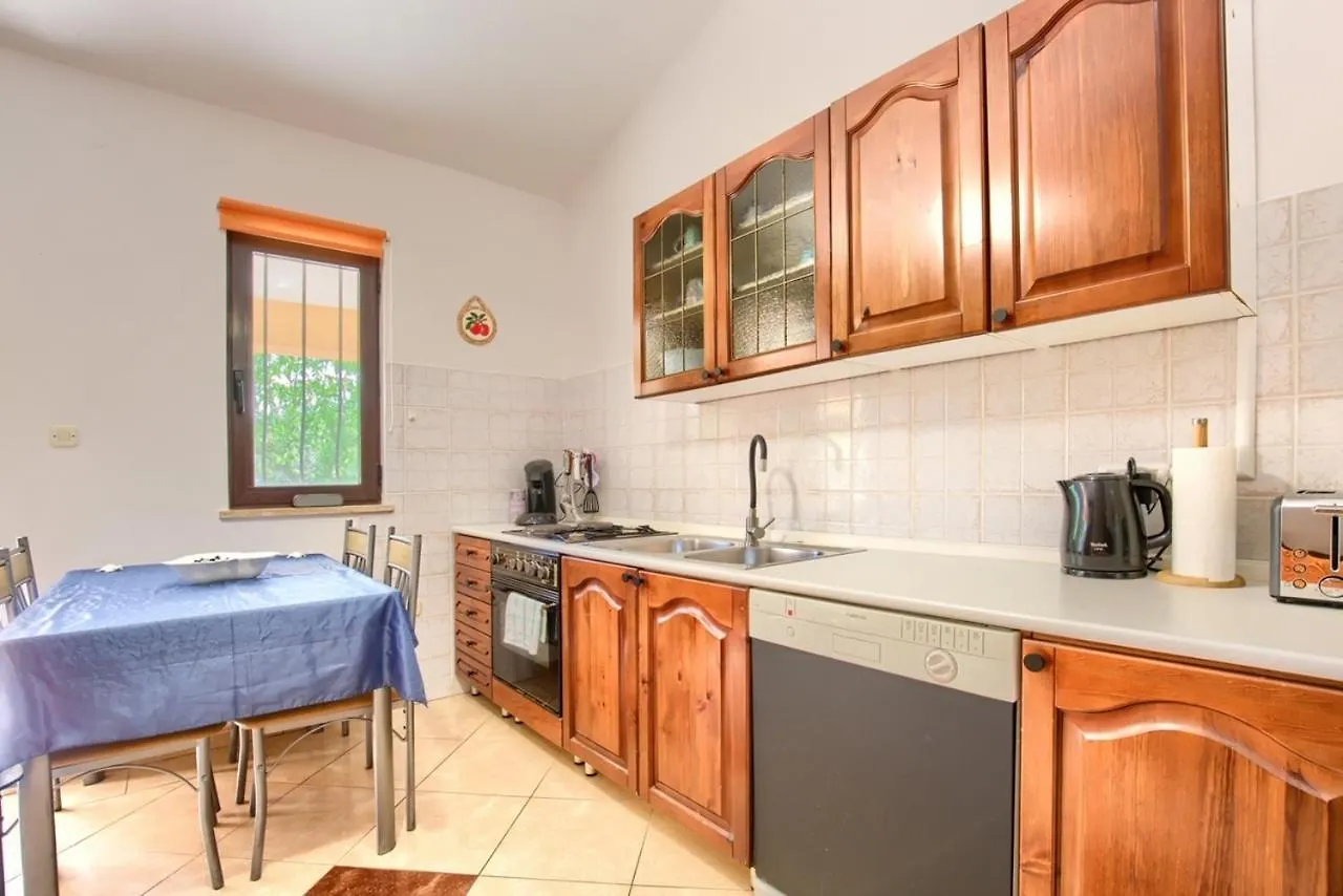 Apartment Nikola Vinkuran