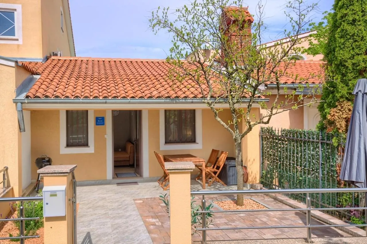 Apartment Nikola Vinkuran